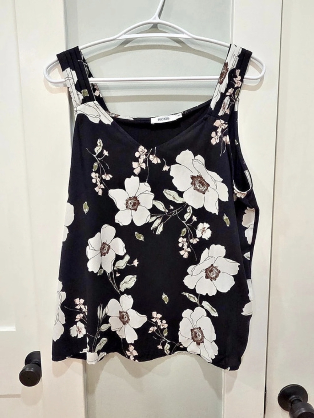 Ricki's Floral Tank Top in Black & White Size Medium Like New